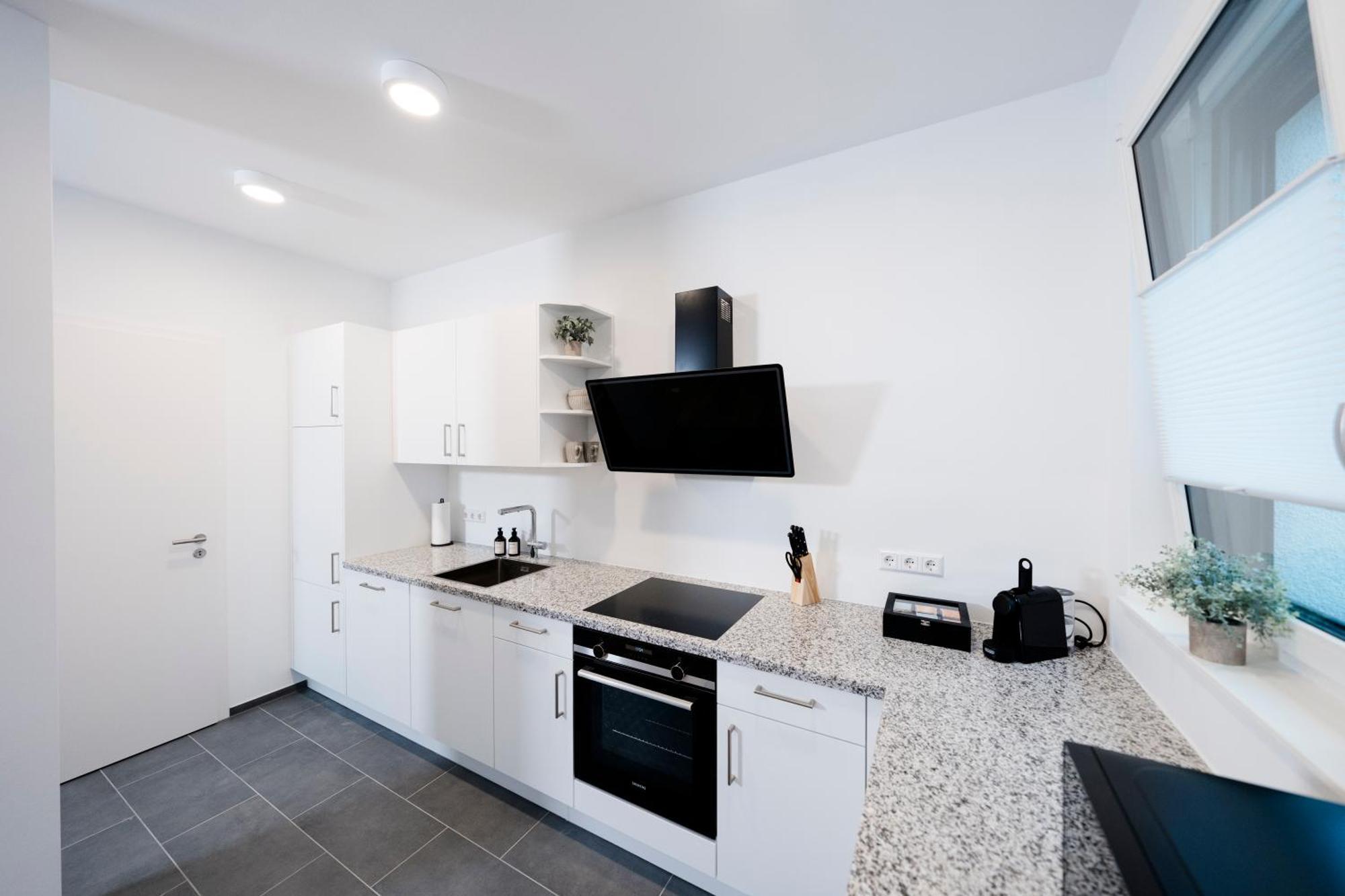 Kocasa-apartments 01, City-center Boeblingen, Stellplatz, Balkon, Waipu-tv