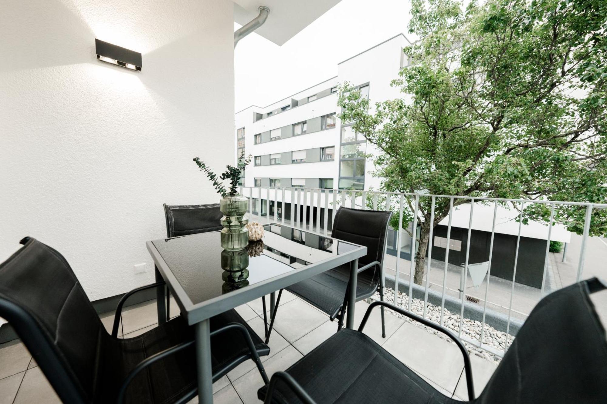 Apartment Kocasa-apartments 01, City-center Boeblingen, Stellplatz, Balkon, Waipu-tv Boeblingen